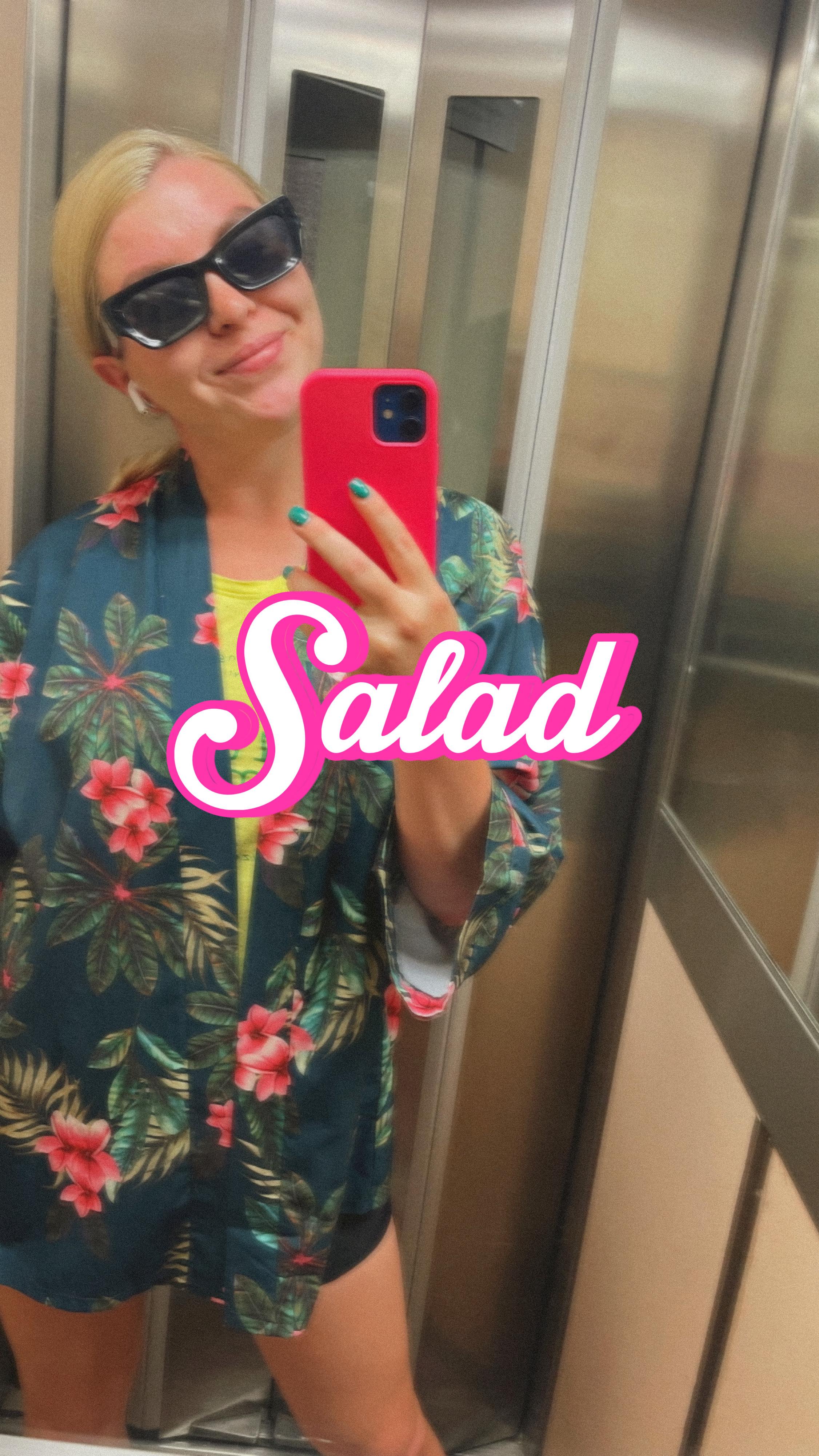 3 times a day salad😄 even using a bib the food still ends up on the chair😄