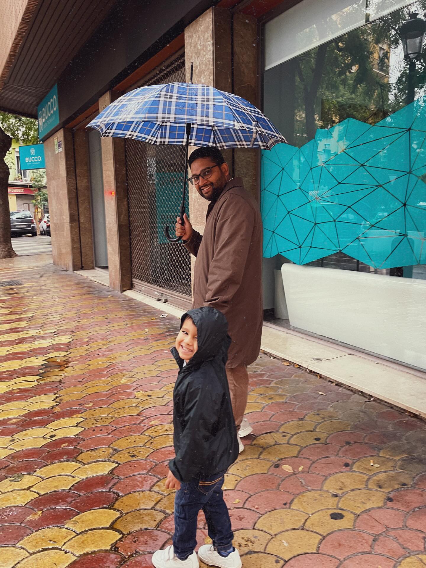 We fell in love in October🤎🍂and now in 2025 we take our kids to walk!🥰💫
.
.
