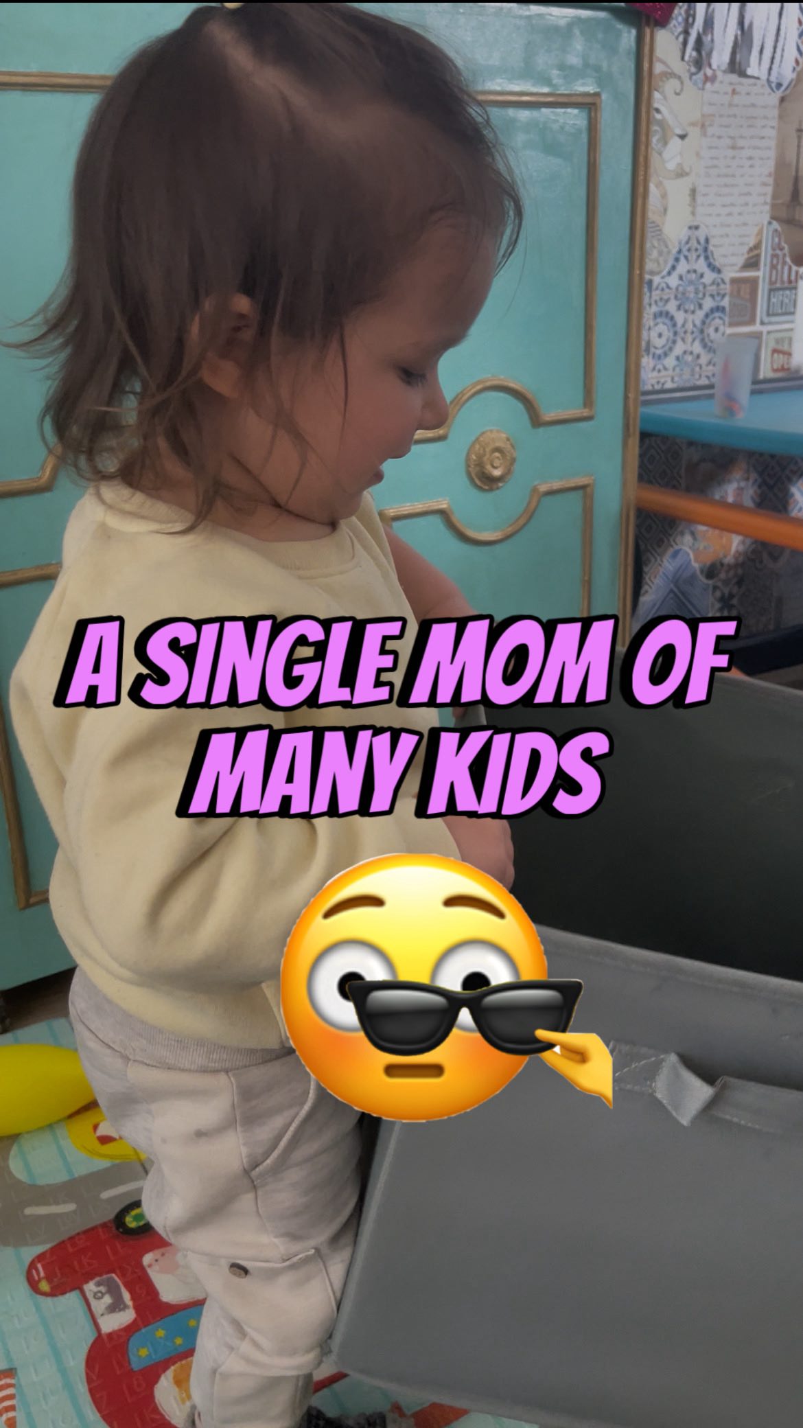 Our single mom of lots of dolls🤣 @bharatirussijodi 